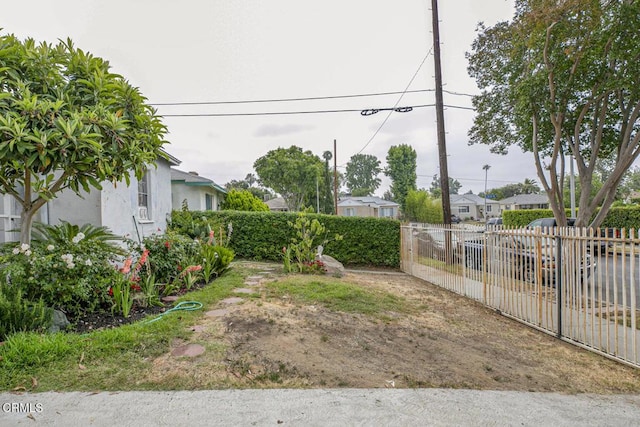 15207 Lorne St, Panorama City, CA 91402 - view of yard with a residential view