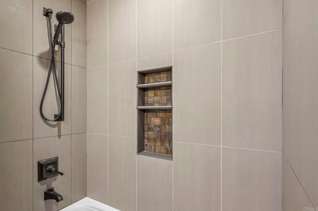 525 Hilo Way, Vista, CA 92081 - full bathroom with  shower combination and built in features