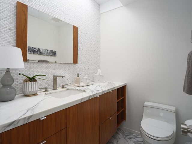 265 Coast Blvd Unit 9, La Jolla, CA 92037 - bathroom with double vanity and decorative backsplash