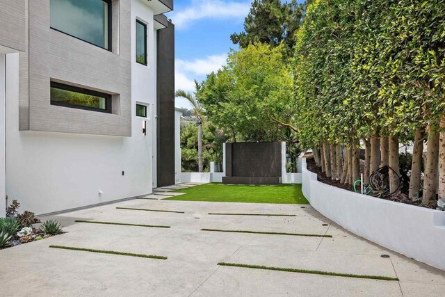 6627 Muirlands Dr, La Jolla, CA 92037 - view of patio / terrace
