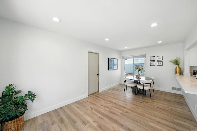 1472 Loma Ln, Chula Vista, CA 91911 - dining room featuring light wood-style flooring and recessed lighting