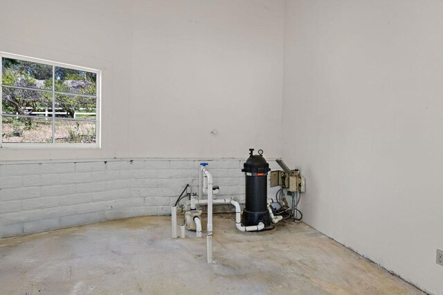 18 Gateview Dr, Fallbrook, CA 92028 - unfurnished room featuring concrete flooring