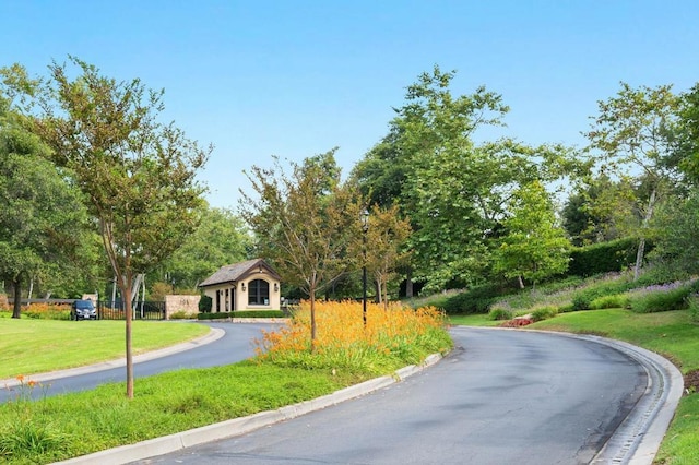 18 Gateview Dr, Fallbrook, CA 92028 - view of asphalt street with curbs, view of wooded area, and street lighting