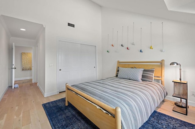 18 Gateview Dr, Fallbrook, CA 92028 - bedroom with light wood-style floors, a closet, and ornamental molding