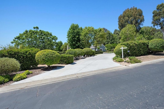 18 Gateview Dr, Fallbrook, CA 92028 - view of property's community with driveway