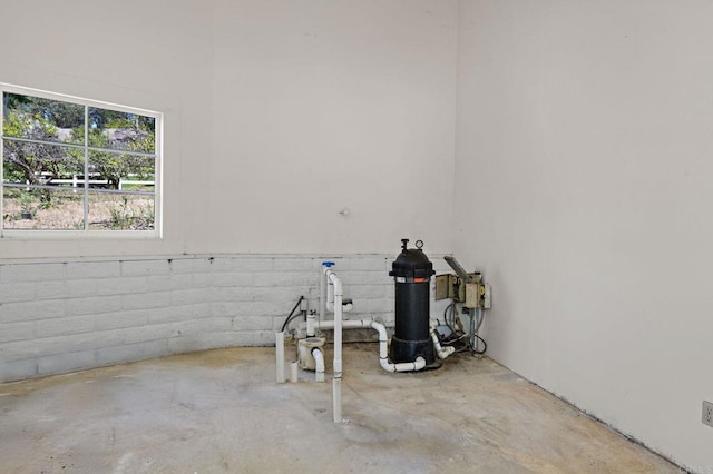 18 Gateview Dr, Fallbrook, CA 92028 - empty room featuring concrete flooring