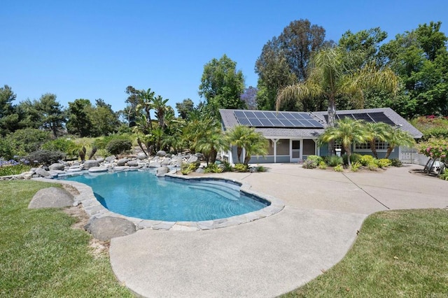 18 Gateview Dr, Fallbrook, CA 92028 - swimming pool with a patio area and a yard
