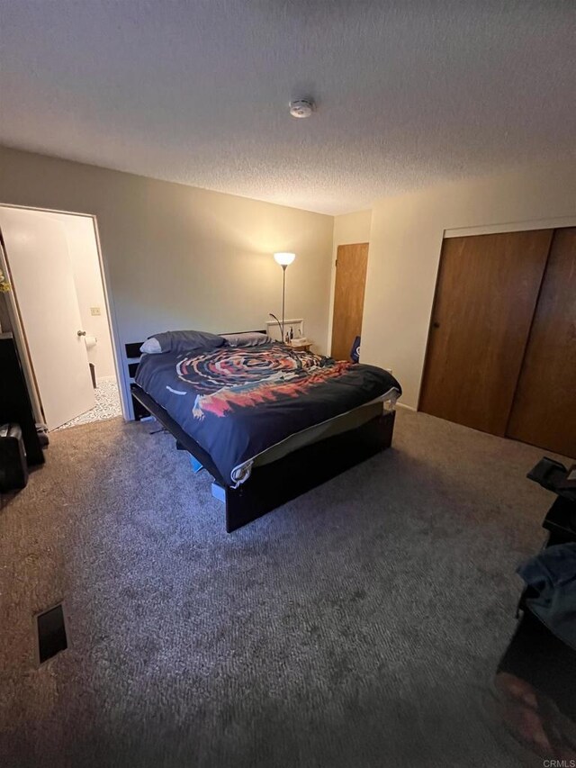 8606 Valley View Trl, Pine Valley, CA 91962 - bedroom featuring carpet floors and a textured ceiling