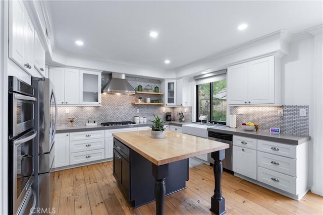 23 Fawnridge Pl, Aliso Viejo, CA 92656 - kitchen with stainless steel appliances, wall chimney range hood, crown molding, white cabinets, and recessed lighting