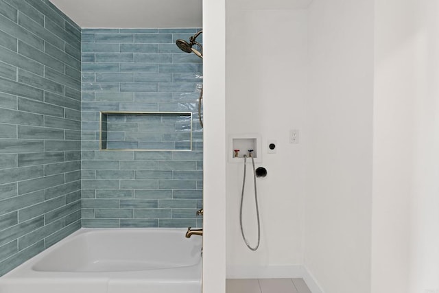 2610 Torrey Pines Rd Unit C21, La Jolla, CA 92037 - bathroom featuring shower / bathtub combination and baseboards