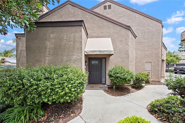 917 Hyde Ct, Costa Mesa, CA 92626 - doorway to property with stucco siding
