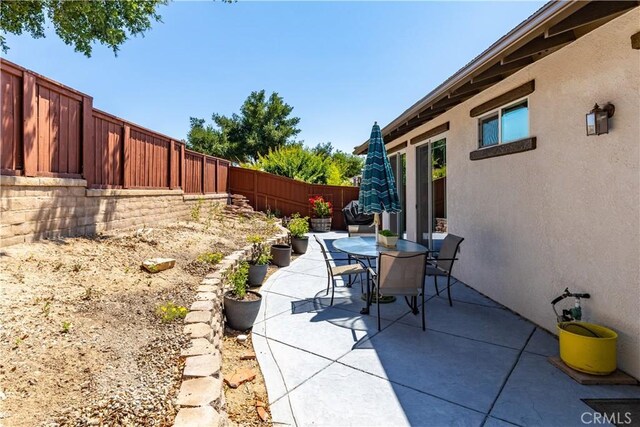 2747 Traditions Loop, Paso Robles, CA 93446 - fenced backyard with outdoor dining space and a patio area
