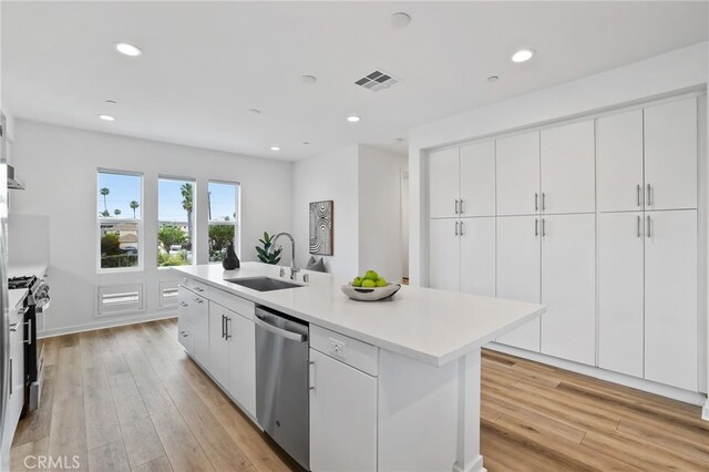 536 Caleigh Ln, Costa Mesa, CA 92627 - kitchen featuring appliances with stainless steel finishes, a sink, light countertops, light wood-type flooring, and recessed lighting