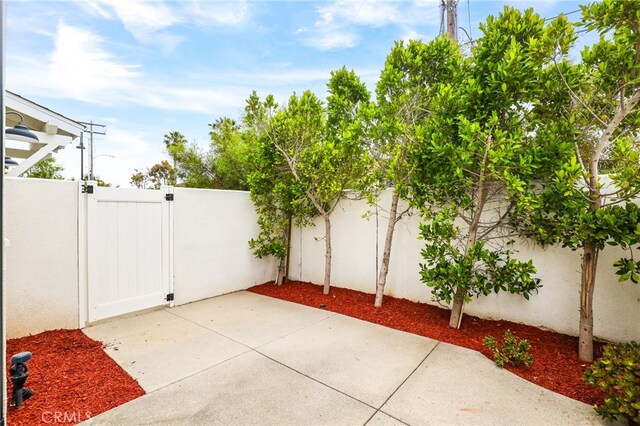 536 Caleigh Ln, Costa Mesa, CA 92627 - fenced backyard featuring a gate and a patio area