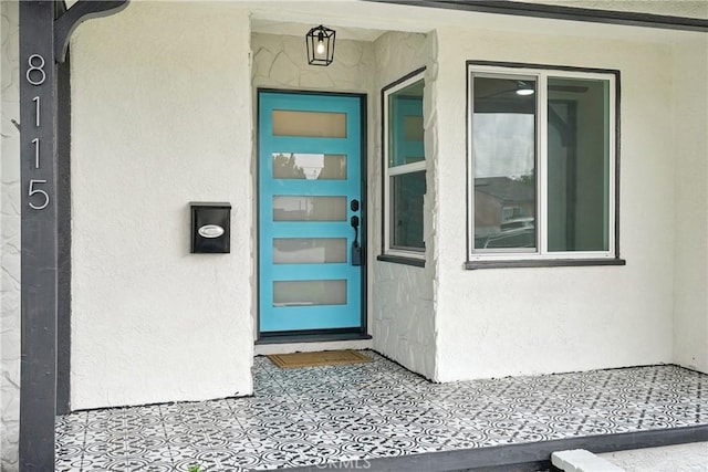 8115 Etiwanda Ave, Reseda, CA 91335 - entrance to property featuring stucco siding