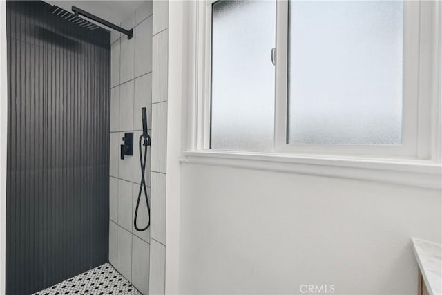 8115 Etiwanda Ave, Reseda, CA 91335 - bathroom with a tile shower and vanity