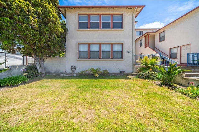 823 W 25th St, San Pedro, CA 90731 - view of front of property with stucco siding and a front lawn