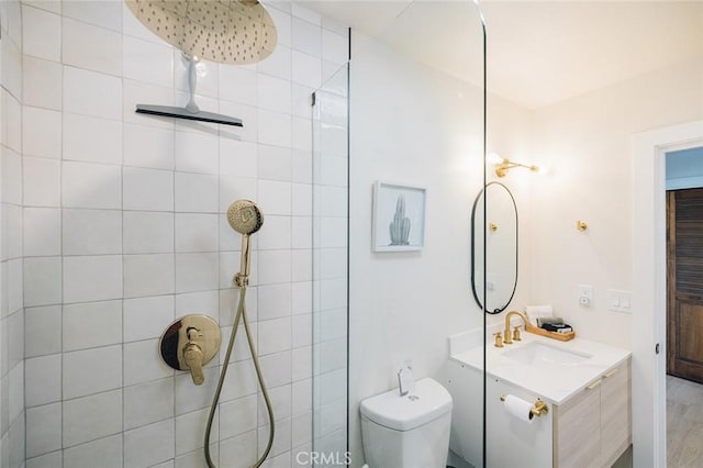 58250 Sierra Vista Dr, Yucca Valley, CA 92284 - bathroom featuring a tile shower, vanity, and toilet