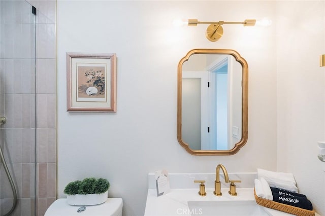 58250 Sierra Vista Dr, Yucca Valley, CA 92284 - full bath featuring toilet, tiled shower, and vanity