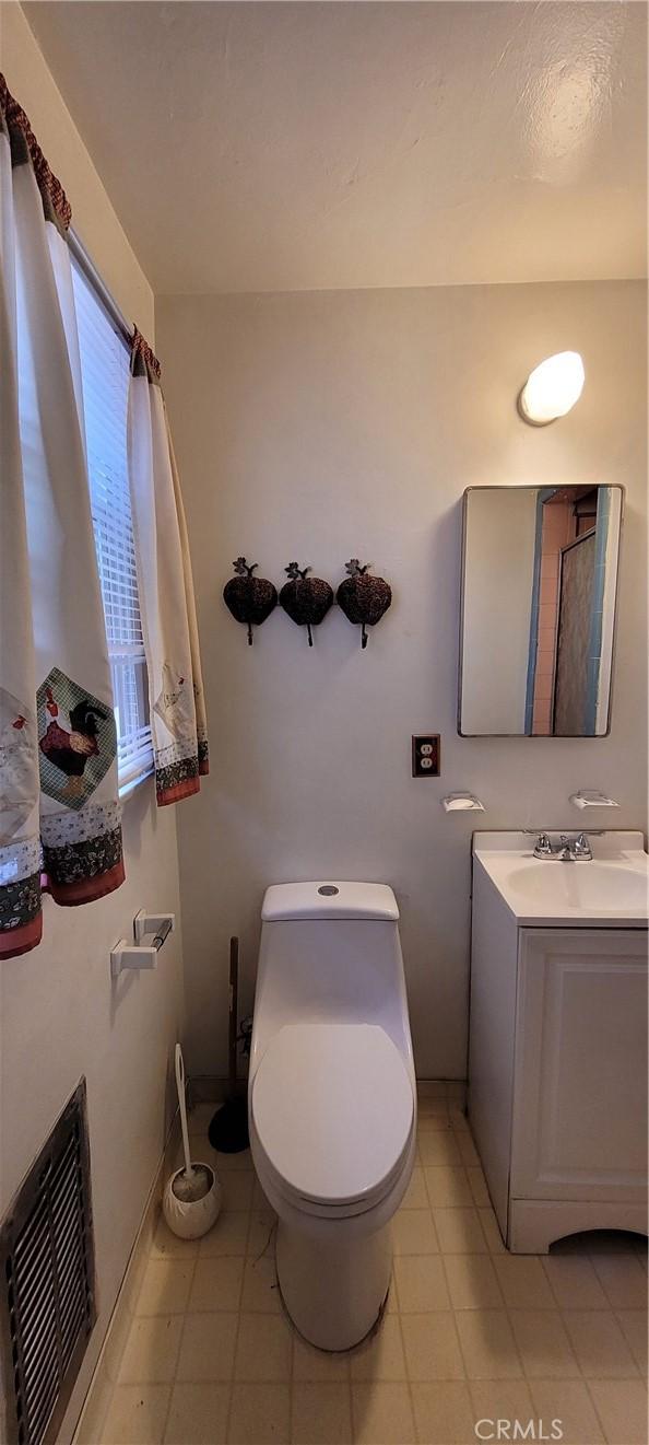 1623 S Sycamore Ave, Los Angeles, CA 90019 - half bath with vanity and toilet
