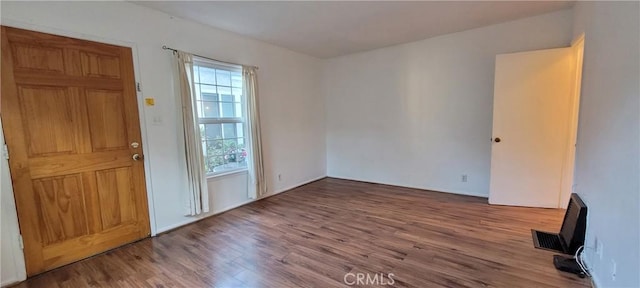 1623 S Sycamore Ave, Los Angeles, CA 90019 - entrance foyer with wood finished floors and healthy amount of natural light