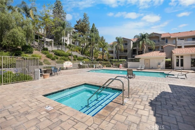 1995 Las Colinas Cir Unit 301, Corona, CA 92879 - community pool with a hot tub and a patio area