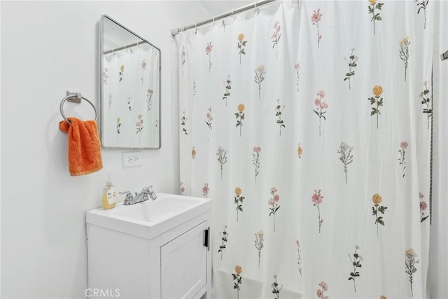 2129 N Pepper St, Burbank, CA 91505 - full bathroom featuring vanity and curtained shower