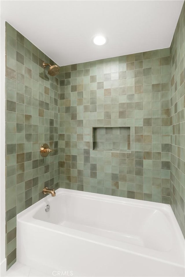 2796 Cibola Ave, Costa Mesa, CA 92626 - full bath featuring recessed lighting and shower / bath combination