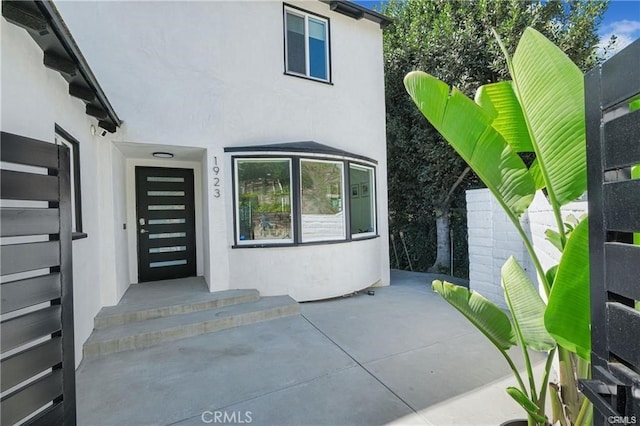 1923 Hollyvista, Los Angeles, CA 90027 - entrance to property featuring stucco siding and a patio area