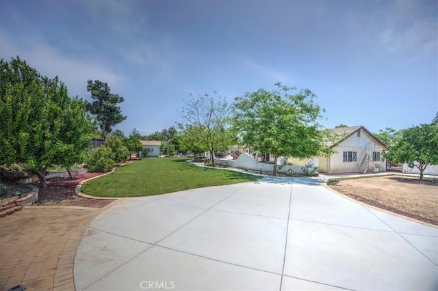 21332 Silver Spur Ln, Wildomar, CA 92595 - view of front of house with a front lawn and stucco siding