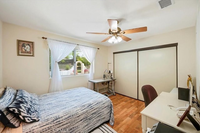21332 Silver Spur Ln, Wildomar, CA 92595 - bedroom with light wood-style flooring, an office area, a closet, and a ceiling fan