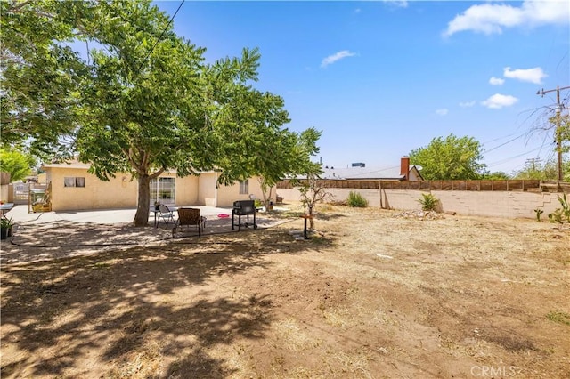 38614 Puerta Ave, Palmdale, CA 93550 - fenced backyard featuring a patio