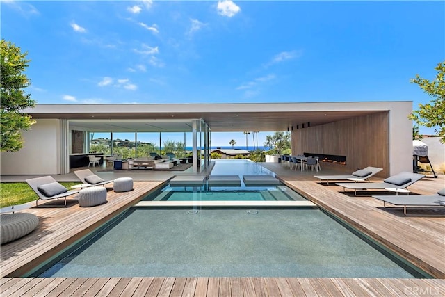 2460 Monaco Dr, Laguna Beach, CA 92651 - view of pool with an in-ground hot tub, a wooden deck, and outdoor dining space