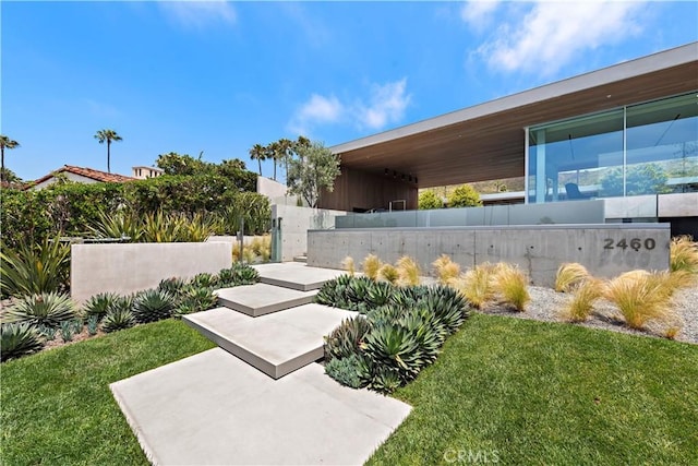 2460 Monaco Dr, Laguna Beach, CA 92651 - view of grassy yard