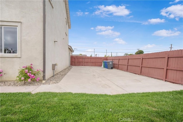 3822 Jupiter Ave, Lompoc, CA 93436 - fenced backyard with a patio area