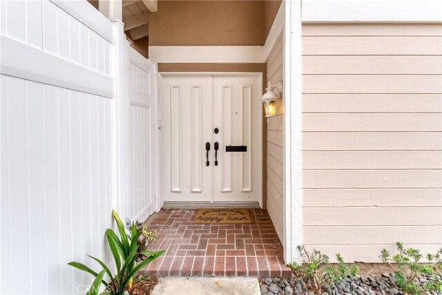 64 Seacrest Ct, Long Beach, CA 90803 - entrance to property