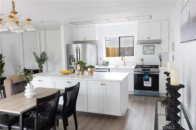 910 Kittery Way, Pinole, CA 94564 - kitchen with stainless steel appliances, under cabinet range hood, light wood-style flooring, a sink, and white cabinetry