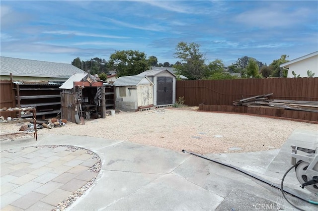910 Kittery Way, Pinole, CA 94564 - fenced backyard with a patio area