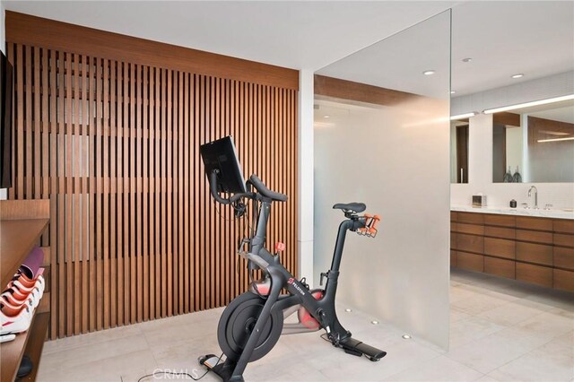 2517 Iris Way, Laguna Beach, CA 92651 - workout room featuring wet bar, light tile patterned floors, and recessed lighting