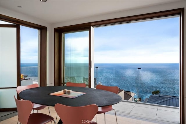 2517 Iris Way, Laguna Beach, CA 92651 - dining area with a water view