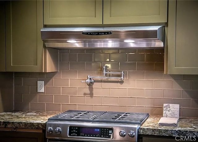 1709 Lassen Way, Pine Mountain Club, CA 93222 - kitchen with stainless steel range with gas stovetop, backsplash, custom range hood, green cabinets, and dark stone counters