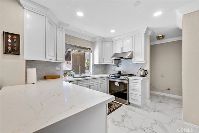 2243 Calle Taxco, West Covina, CA 91792 - kitchen featuring gas stove, under cabinet range hood, a sink, baseboards, and recessed lighting