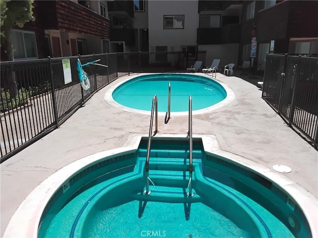 5414 Newcastle Ave Unit 7, Encino, CA 91316 - view of community pool