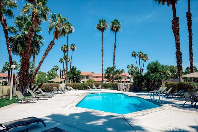60545 Montecito Dr Unit 5, Palm Springs, CA 92264 - community pool with a patio area