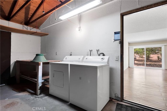 23870 Guajome Rd, Apple Valley, CA 92307 - laundry area featuring independent washer and dryer