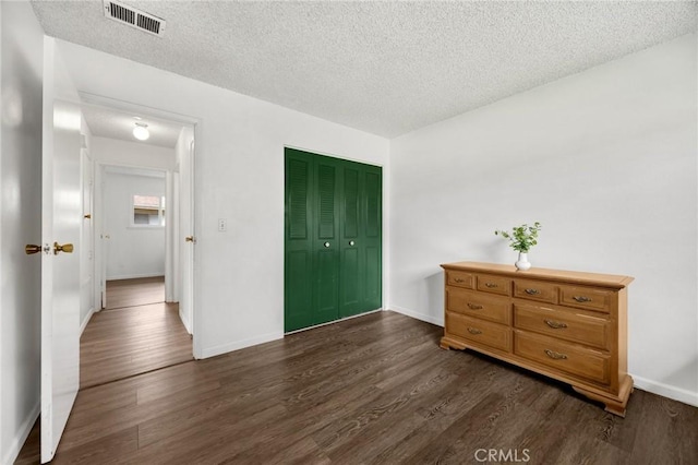 18241 Via Calma Unit 1, Rowland Heights, CA 91748 - bedroom with dark wood-style floors, a textured ceiling, and a closet