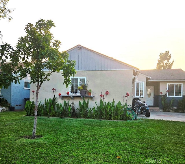 8335 True Ave, Pico Rivera, CA 90660 - view of front facade with a front yard and stucco siding