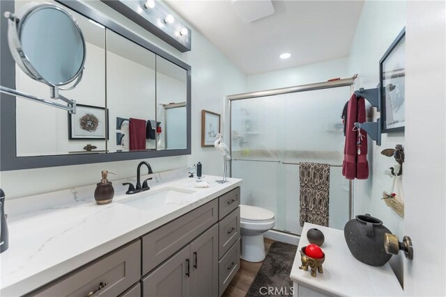 46 Lincoln Ct, Buena Park, CA 90620 - full bath featuring toilet, vanity, wood finished floors, a stall shower, and recessed lighting