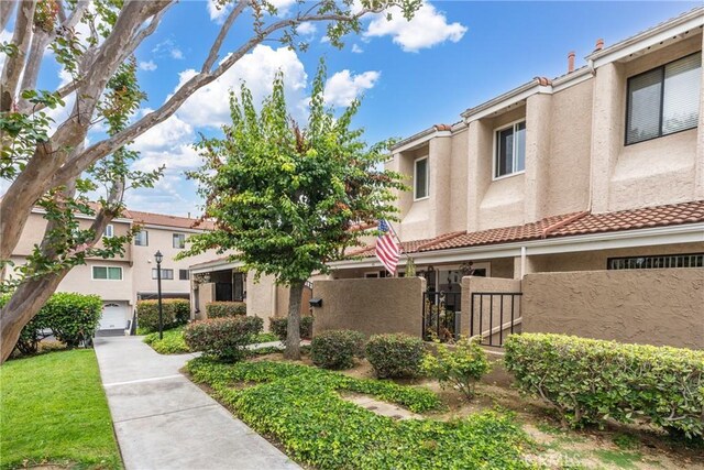 46 Lincoln Ct, Buena Park, CA 90620 - view of home's community with a gate