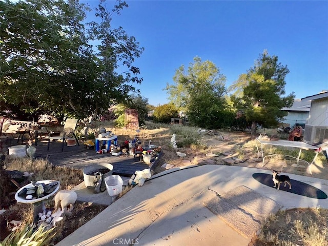 21835 Dotame Ave, Apple Valley, CA 92307 - view of yard featuring central AC